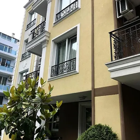 Appartement Магнолия Резиденс 3 *